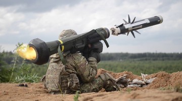 USA dostarczą Ukrainie "rozszerzone środki obronne". W tym pociski przeciwczołgowe