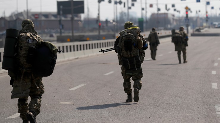 Wojna w Ukrainie. Pierwsza wymiana jeńców - 10 ukraińskich wojskowych za 10 rosyjskich