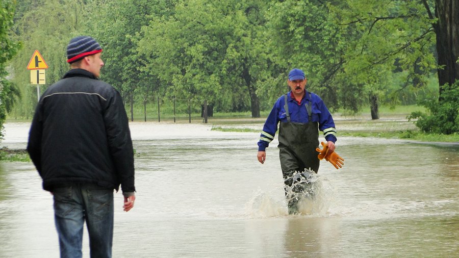 21.08.2019 07:00 W jedną noc spadło tyle deszczu, ile normalnie powinno przez cały sierpień. Zalane domy, garaże i drogi