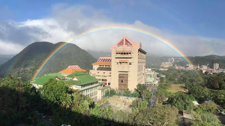 Rekordowa tęcza nad Uniwersytetem Kultury Chińskiej na Tajwanie. Fot. CCU.