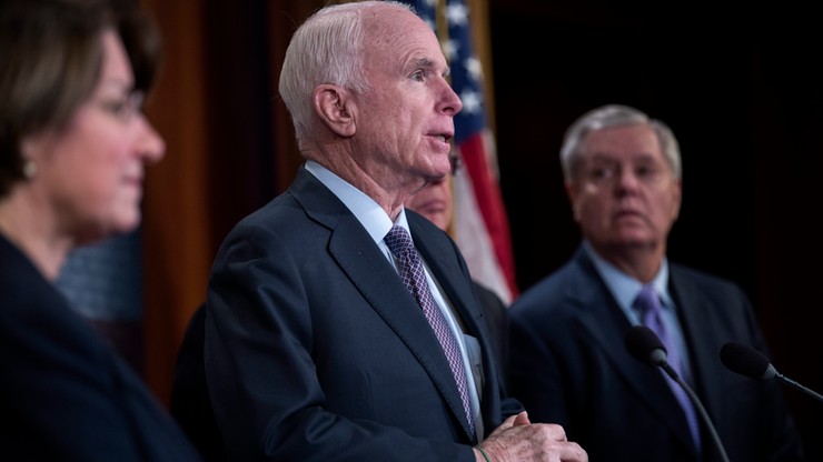 Senator McCain nazwał Putina mordercą. Rosja liczy, że Putin i Trump dojdą do porozumienia