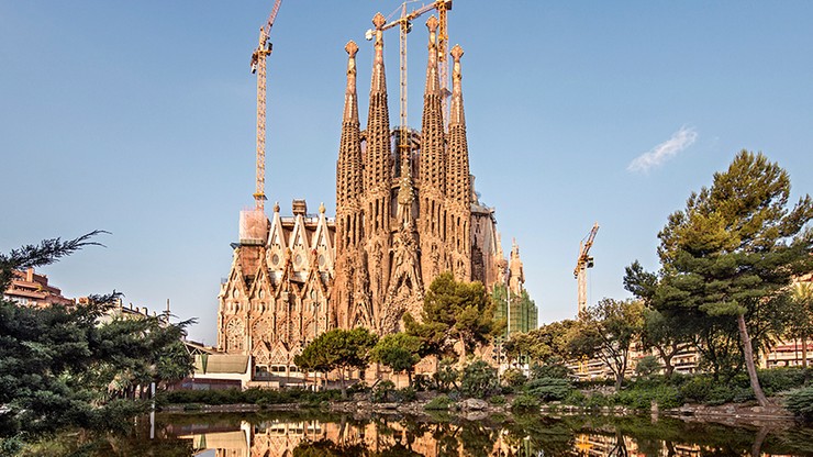 Budowa bazyliki Sagrada Familia w ostatniej fazie. Jeszcze sześć wież do postawienia