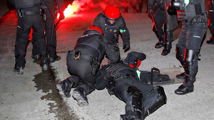 Śmierć policjanta, który rozdzielał ultrasów po meczu Ligi Europy
