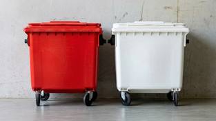 06.12.2025 05:59 Pojawiły się czerwone i białe kubły. Jakie odpady do nich wyrzucać?