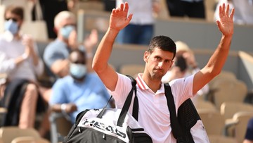 Roland Garros: Djoković w ćwierćfinale po kreczu rywala w piątym secie