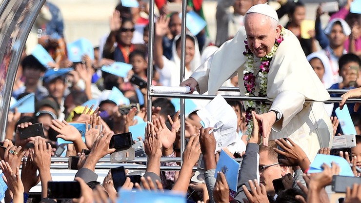 100 tys. osób na mszy odprawionej przez papieża Franciszka w stolicy Bangladeszu