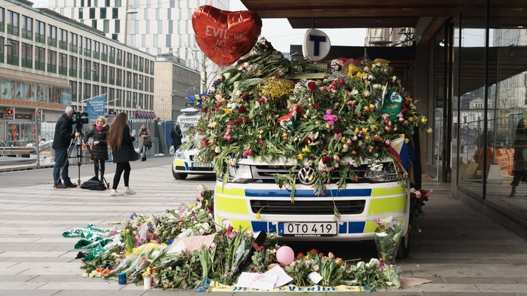 Uzbek, który wjechał ciężarówką w tłum w Sztokholmie oskarżony o terroryzm
