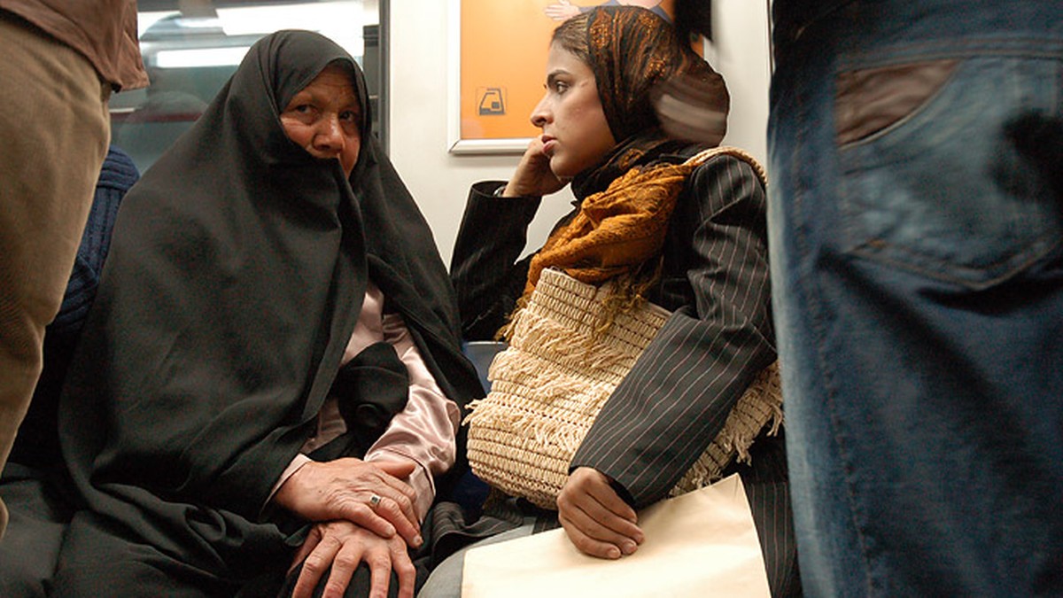 Iran: Kobiety bez hidżabu wyrzucane z metra