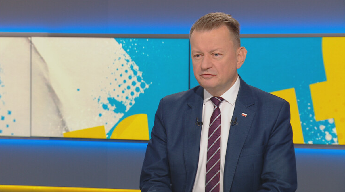 "Nie ma tam pokory". Błaszczak uderza w Morawieckiego