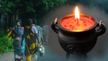 Tradycyjny indyjski kociołek z płonącą świecą i dymem, na tle grupy kobiet idących drogą.