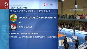 Plansza informacyjna z logo "1. LIGA" i herbami drużyn Lechia Tomaszów Mazowiecki oraz KPS Siedlce, prezentująca szczegóły meczu siatkówki. Obok fragment akcji z boiska.