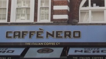 Sanepid ukarał Green Caffe Nero za nieprawidłowe chłodzenie produktów. "Zatrucia salmonellą"