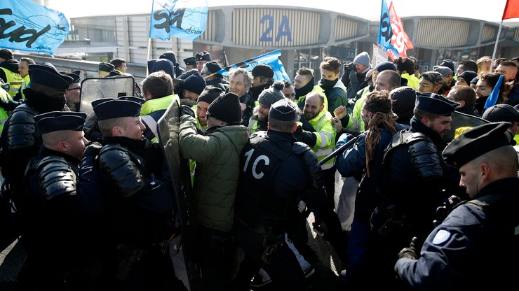 Strajk płacowy w Air France. Starcia protestujących z policją