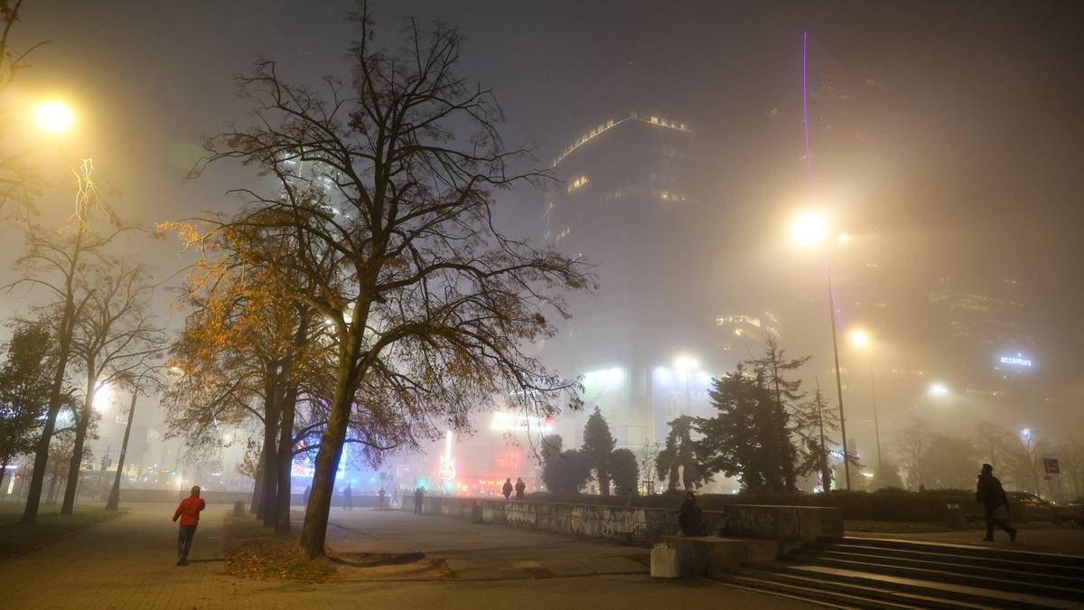 Gęste mgły znów nad Polską. Wydano nowe ostrzeżenia