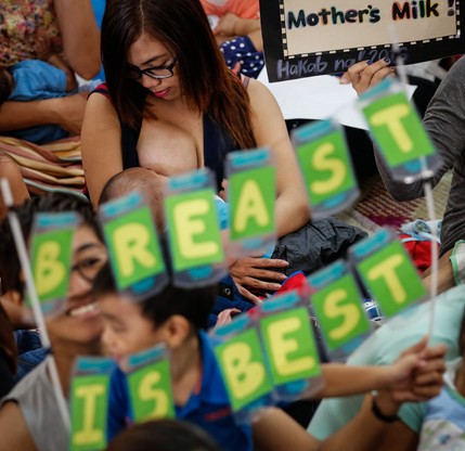 500 kobiet karmiło piersią na ulicach Filipin