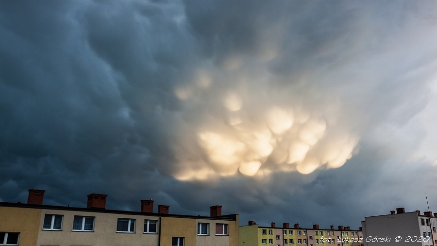 Obłoki Mammatus w Chojnicach w woj. pomorskim. Fot. Łukasz Górski / TwojaPogoda.pl