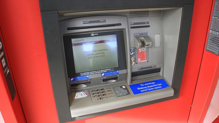 Coraz więcej oszustw bankomatowych