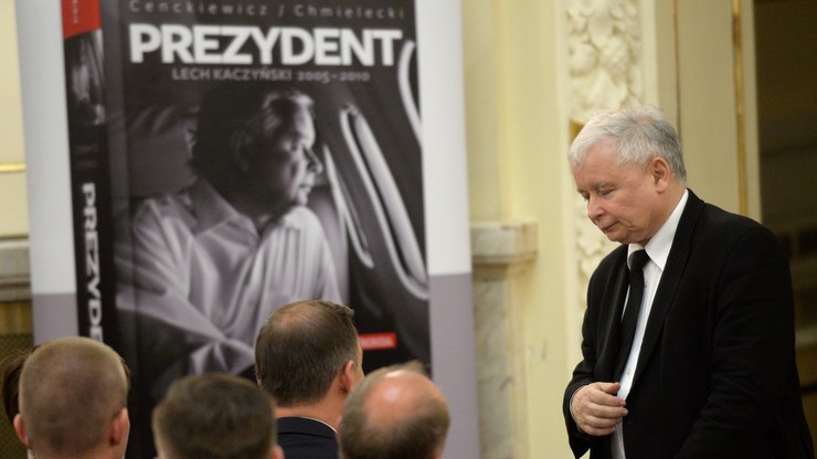 Prezydent, szefowa rządu i prezes PiS na premierze biografii Lecha Kaczyńskiego