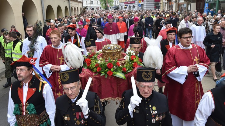 W Krakowie procesja ku czci św. Stanisława. Prymas przypomniał, że "mamy stawać po stronie krzywdzonych i słabych"