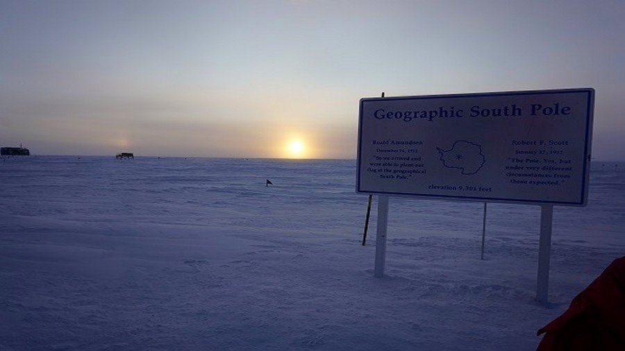 30-godzinny zachód Słońca na biegunie południowym. Fot. Zeke Mills.