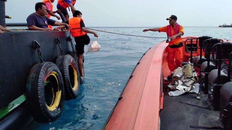 Indonezja: nurkowie wydobyli z morza czarną skrzynkę Boeinga 737 MAX 8
