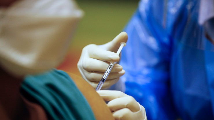 Wielka Brytania wprowadzi wymóg szczepień przeciw COVID-19 dla personelu medycznego