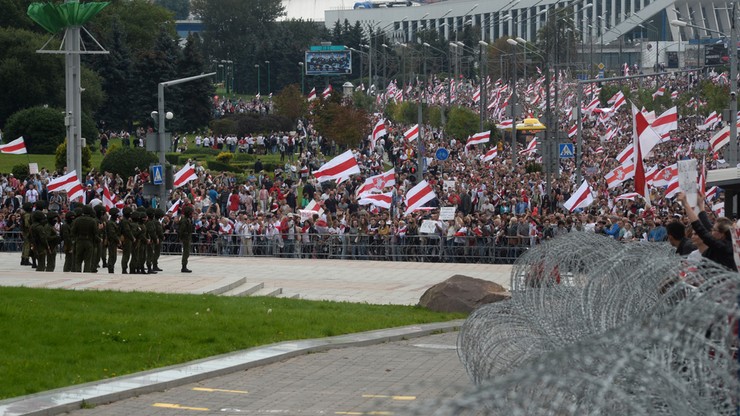 Protesty na Białorusi. Zatrzymania po manifestacji przed pałacem prezydenckim