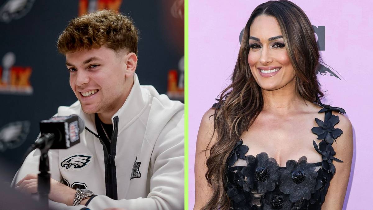 Kolaż zdjęć: młody mężczyzna siedzący za mikrofonem i uśmiechający się, obok kobieta w czarnej sukni z kwiatami na dekolcie, r&oacute;wnież uśmiechnięta.