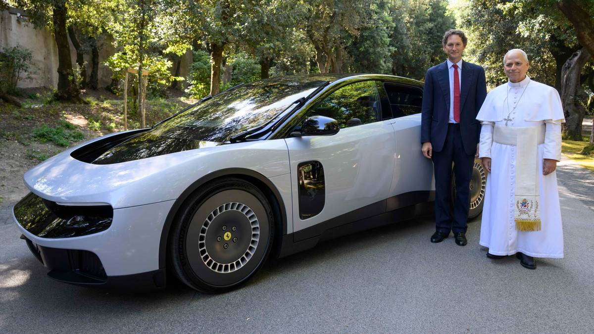Porażka Ferrari po głośnej premierze. Nie pomógł tu choćby papież