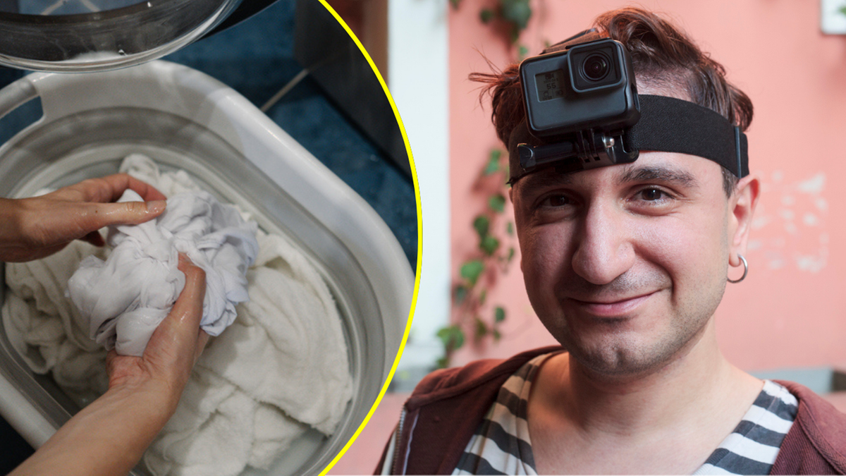 Mężczyzna w opasce z kamerą na głowie uśmiecha się, obok widok na ręce piorące ubrania w misce.