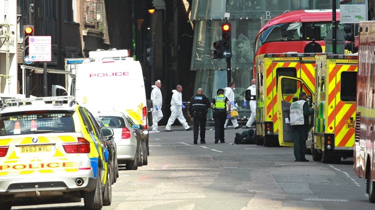 Brytyjskie służby ratunkowe: 21 osób rannych w zamachu jest w stanie krytycznym