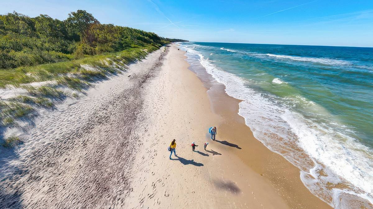 To najpiękniejsza plaża Polski. Bez tłumów i parawanów