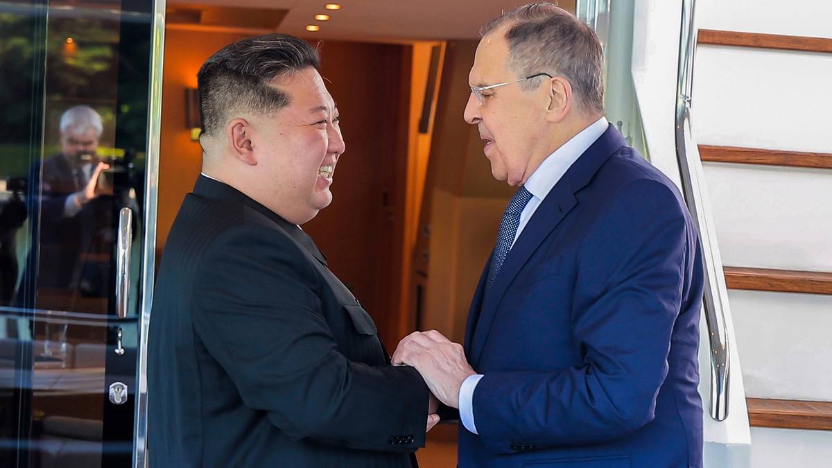 Szef rosyjskiej dyplomacji z wizytą w Korei Północnej. Padły słowa o "niezwyciężonym sojuszu"