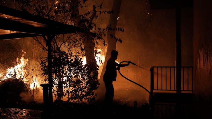 Grecja. Tysiące osób uciekło przed pożarami
