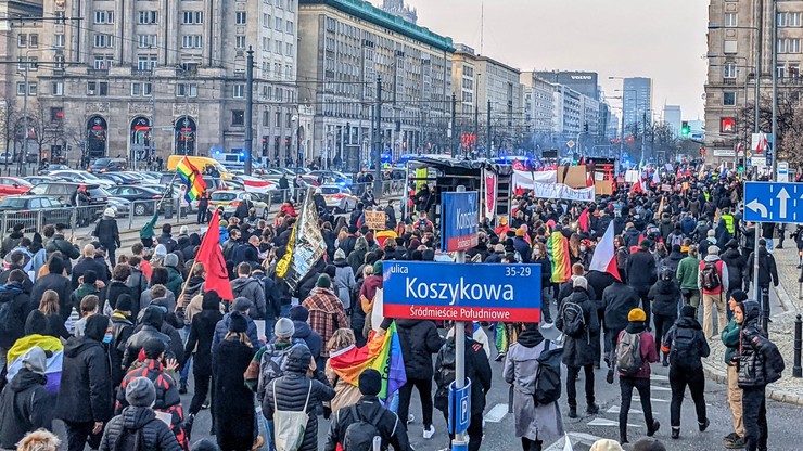 Warszawa. Manifestacja Koalicji Antyfaszystowskiej przeszła ulicami stolicy