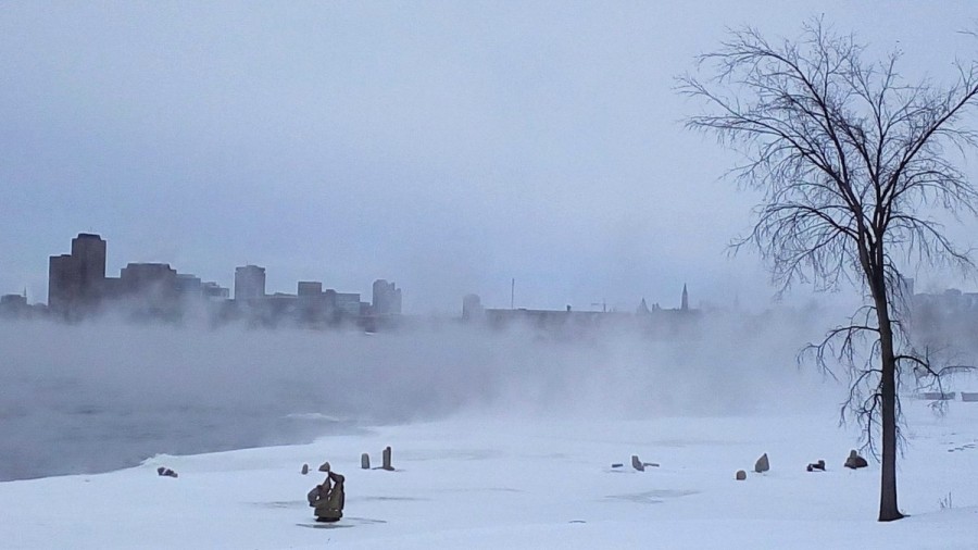Parująca powierzchnia rzeki Ottawa. Fot. Twitter / @JohnZwicker1.