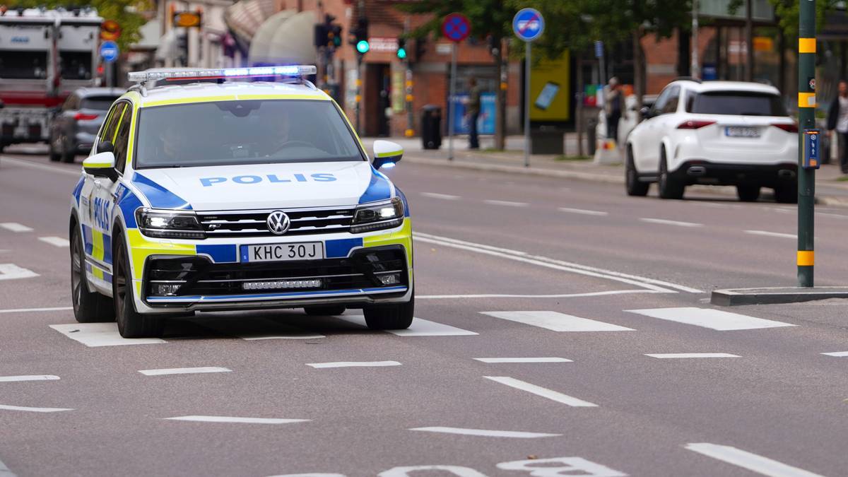 Wtargnął z mieczem w ręku do szkoły. Policja otworzyła ogień, co najmniej dwie osoby ranne