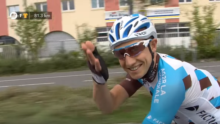 Tour de France: Nietypowe oświadczyny. Wybranka kolarza powiedziała "tak"! (WIDEO)