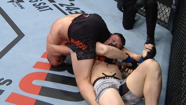 UFC w Vancouver: Efektowne poddanie Cirkunova z niepokonanym rywalem