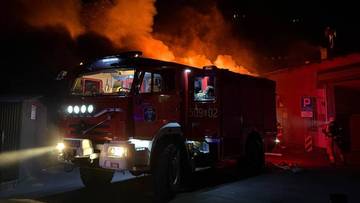 Pożar w Grodzisku Mazowieckim. Płonął market, akcja straży pożarnej