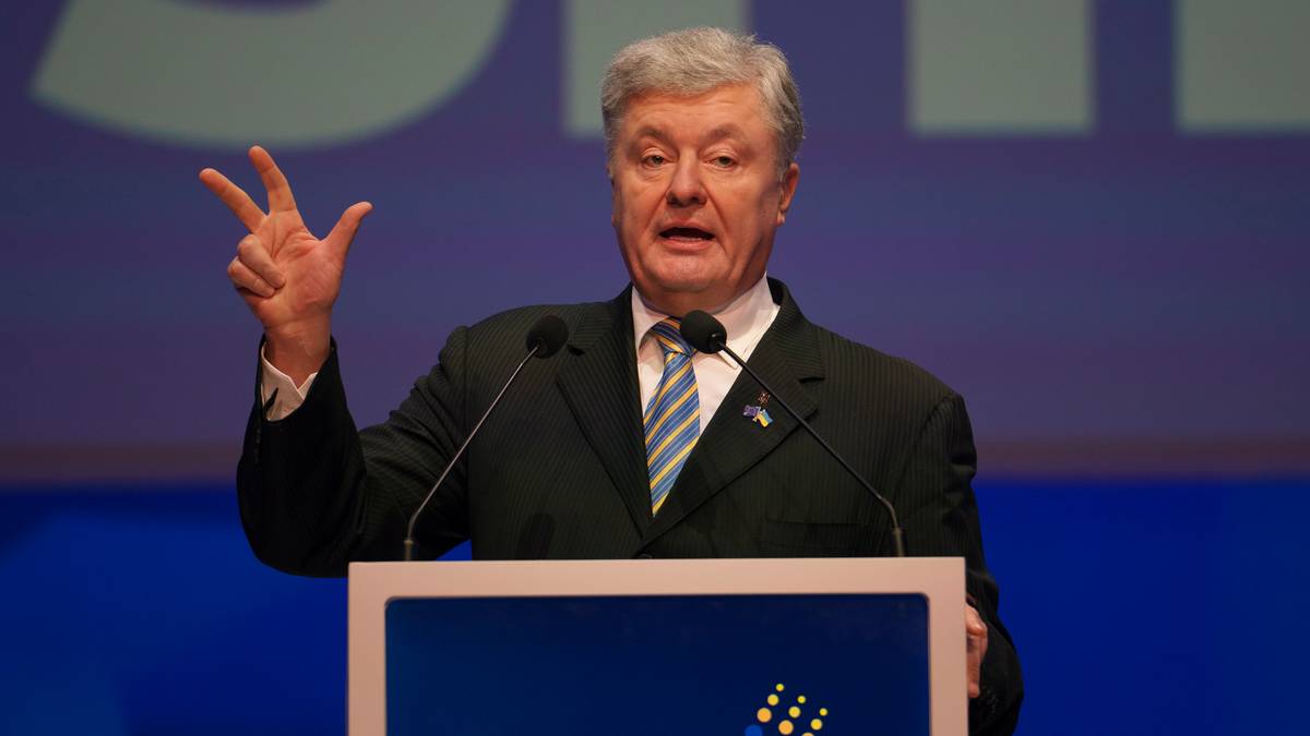 Poroshenko calls to repair Poland-Ukraine ties after returning his Order of the White Eagle