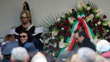 Tłumy na pogrzebie Umberto Eco w Mediolanie