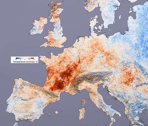 Różnice od średniej temperatury w Europie podczas fali upałów w 2003 r. 