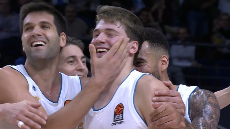 Niesamowity rzut przez całe boisko w meczu Real Madryt - FC Barcelona! (WIDEO)