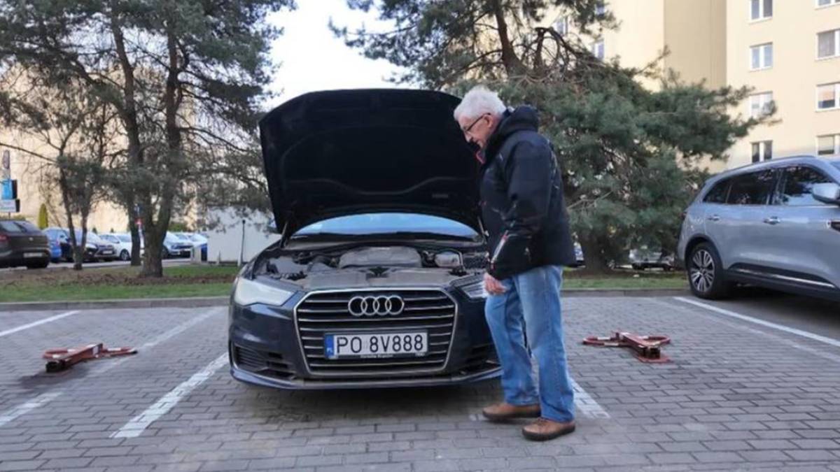 Kupił w salonie Audi z ukrytą przeszłością. Dziś stoi i niszczeje