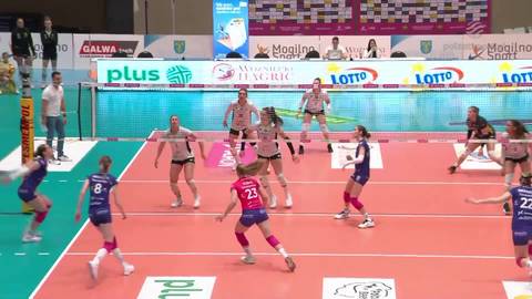 Laura Jansen, zawodniczka DevelopRes Rzesz&oacute;w, w akcji podczas meczu przeciwko Sok&oacute;ł & Hagric Mogilno, w stroju z numerem 23 na plecach.