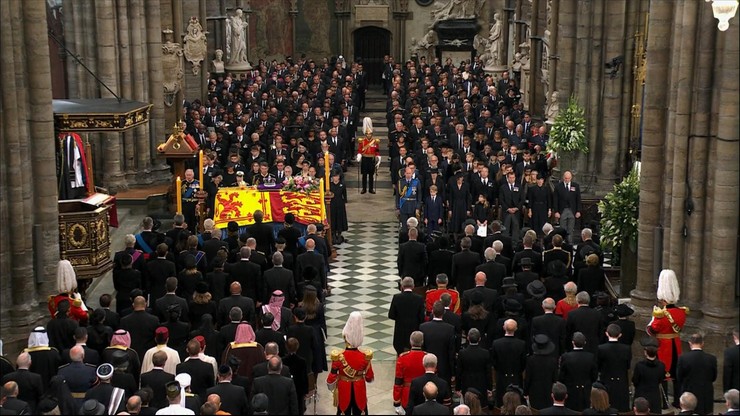 Pogrzeb Elżbiety II. Dwie minuty ciszy w Wielkiej Brytanii. Uczczono pamięć królowej