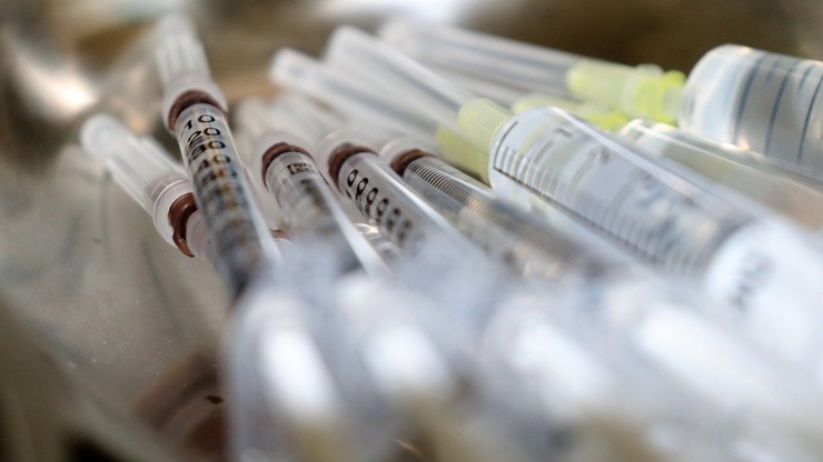 Rosyjski dziennikarz przyjął szczepionkę na koronawirusa. "Mam przeciwciała"