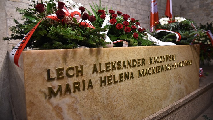Prezydent Duda modlił się przy sarkofagu Lecha i Marii Kaczyńskich