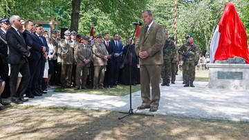 Leśne tradycje to wielki patriotyzm, a wartości to "Bóg, honor, ojczyzna" - minister środowiska Jan Szyszko podczas odsłonięcia pomnika "Inki"